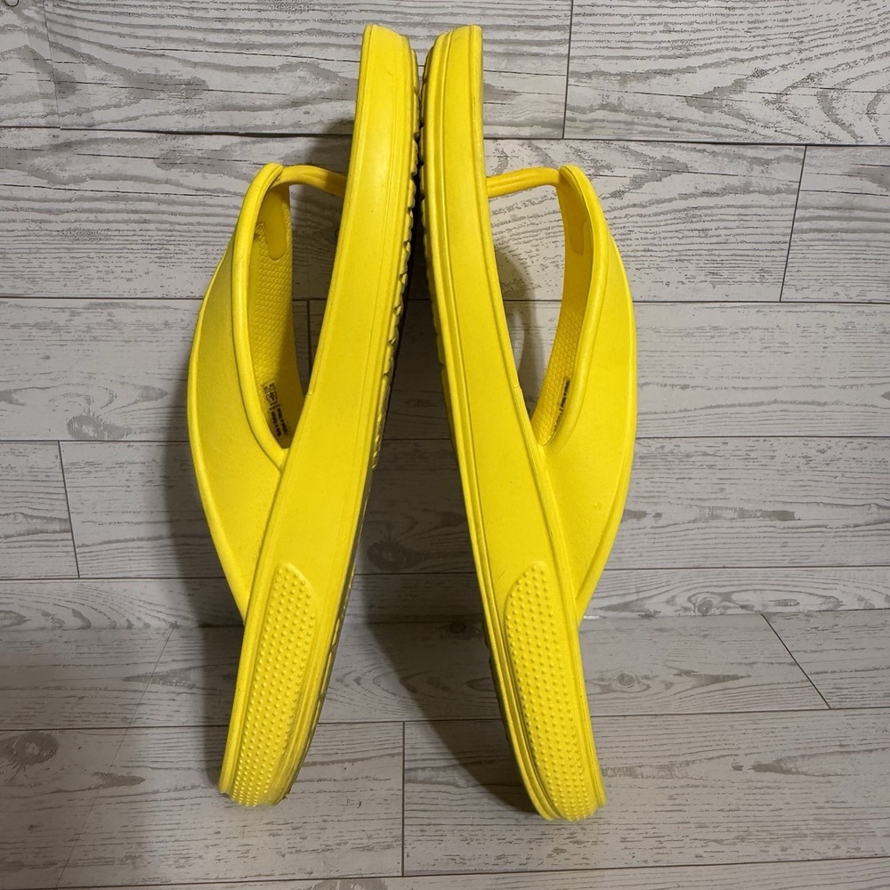 Crocs Classic II Flip Flop Lemon Yellow Unisex Sandals Size Men 7 Women 9 206119 - Picture 5 of 8